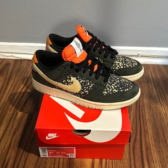 Nike Black and Orange Sneakers High-Top Design main image 6